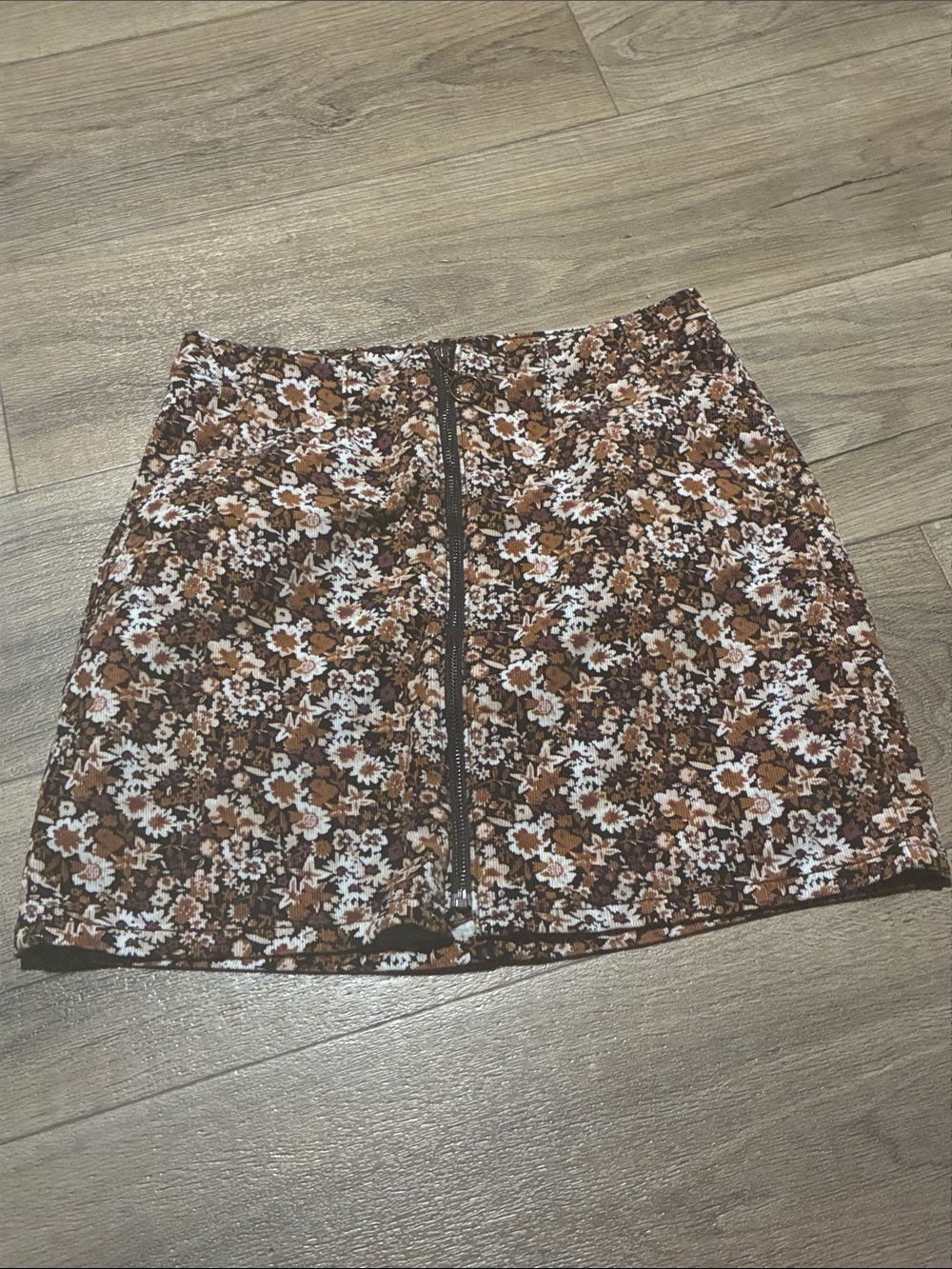 Arizona Jean Company Dark Brown and Cream Floral Zip-Front Mini Skirt.